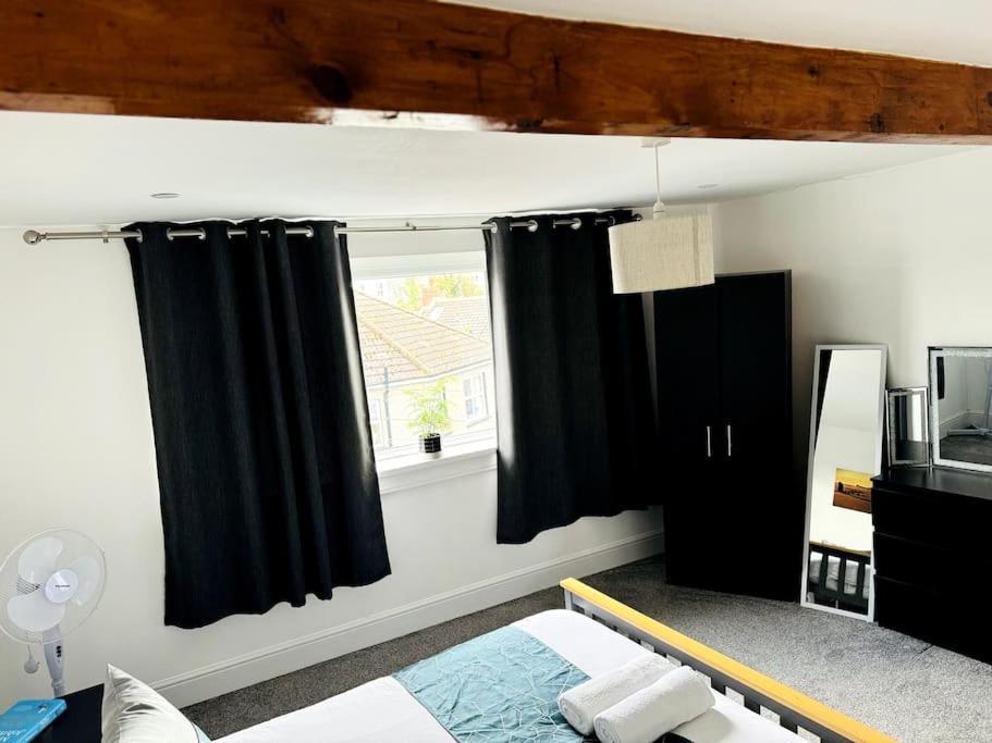 Luxe Living Family Home - Beach, Wifi, Parking Swansea Exteriör bild