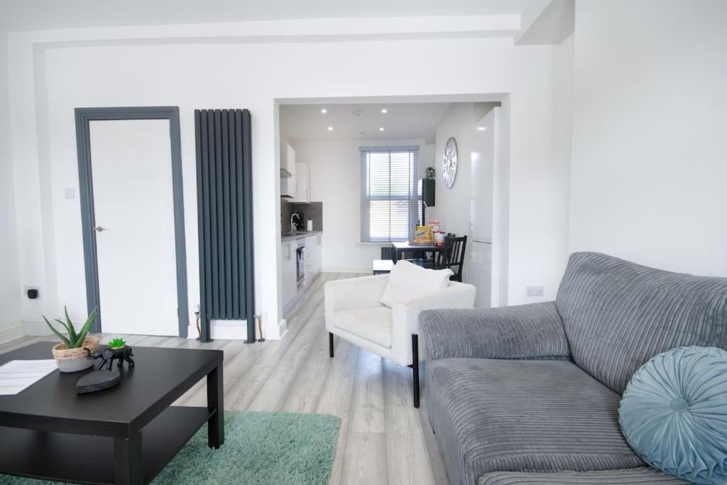 Luxe Living Family Home - Beach, Wifi, Parking Swansea Exteriör bild